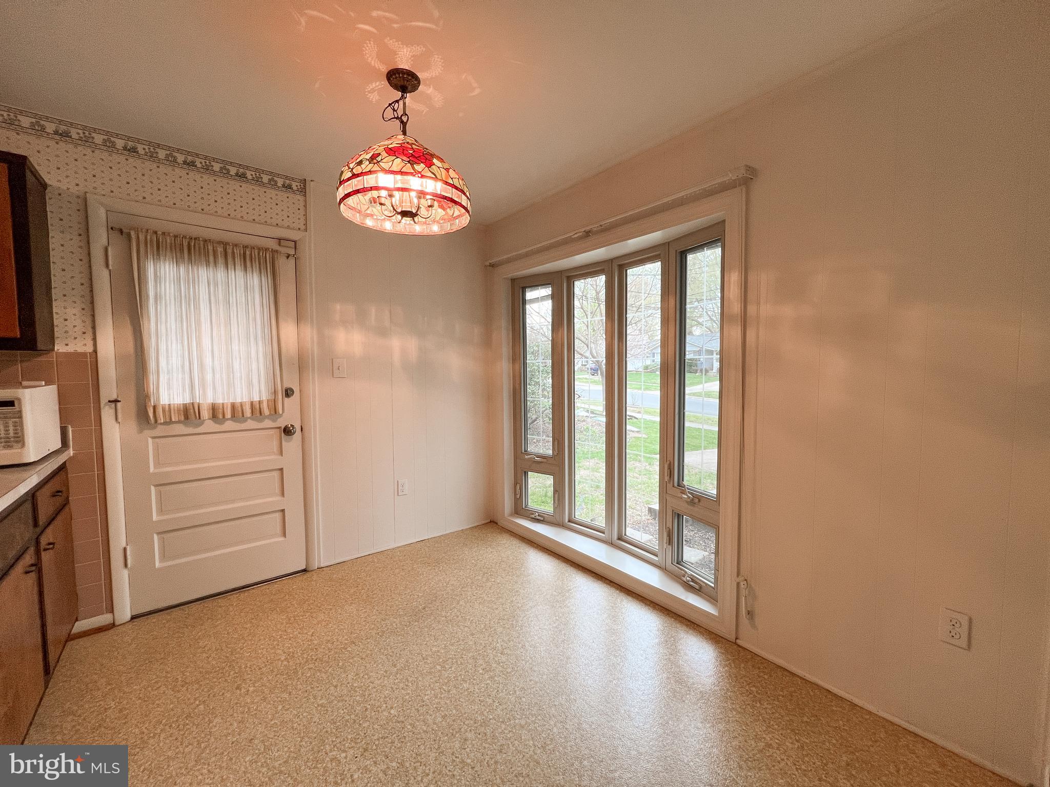 10810 Margate Road Silver Spring, MD 20901 - Photo 4 of 36 Table Space in Kitchen