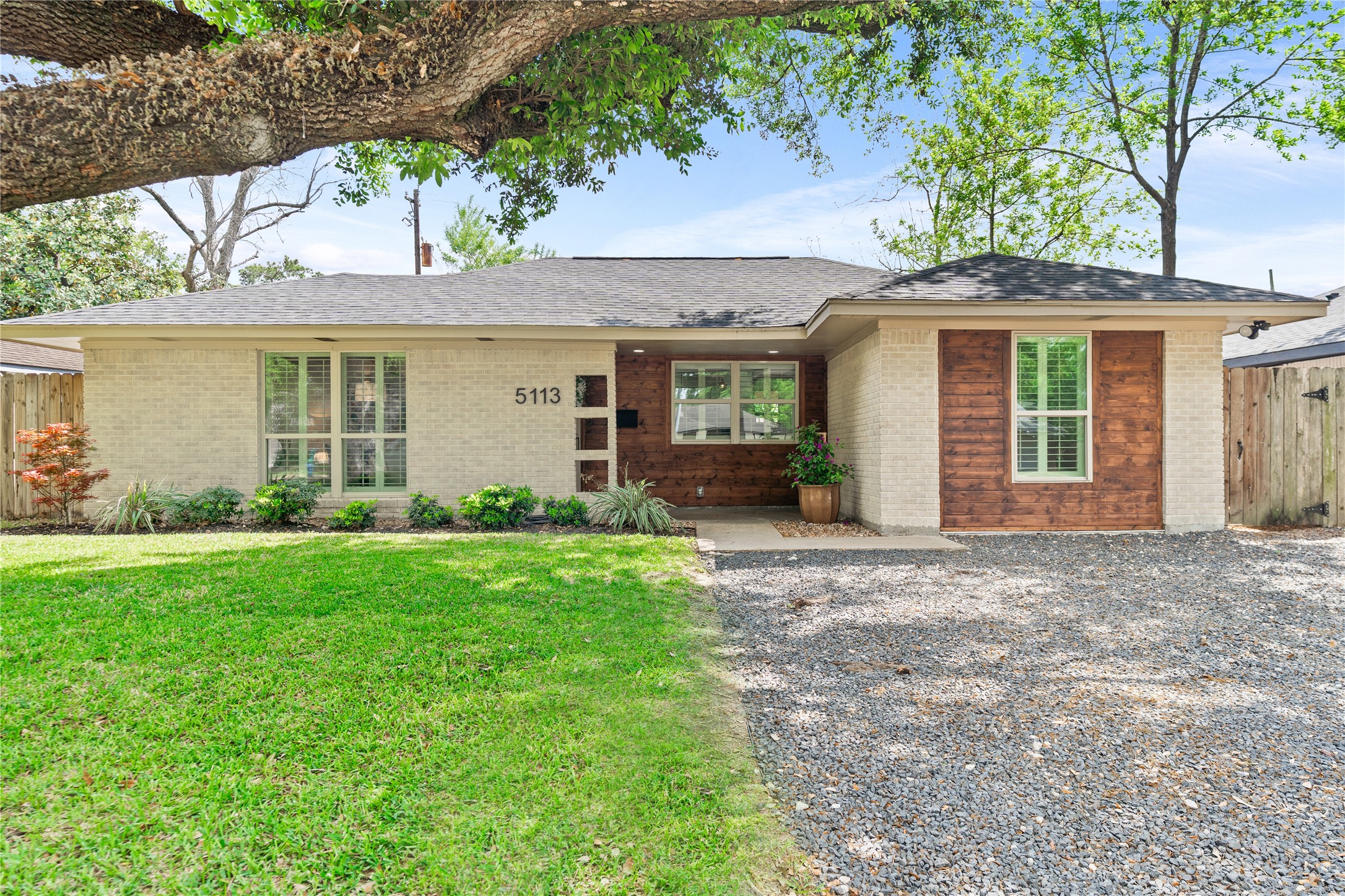 5113 West 43rd Street Houston, TX 77092 - Photo 2 of 30