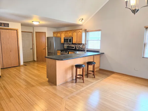$275,000 | 130 South McGinty Street, Diamond, IL 60416