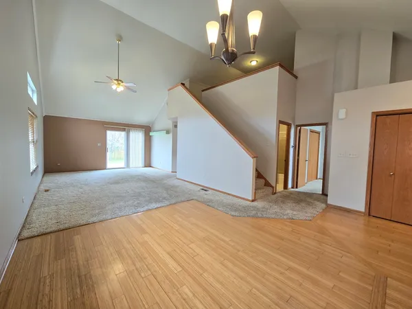 $275,000 | 130 South McGinty Street, Diamond, IL 60416