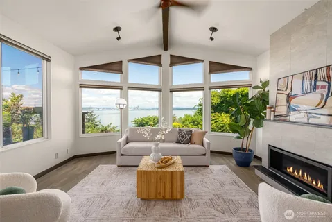 $2,450,000 | 10847 Bill Point Bluff Northeast, Bainbridge Island, WA 98110