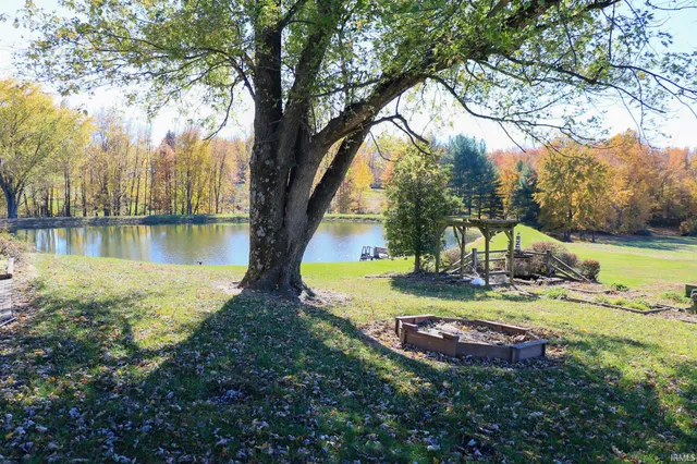 $610,000 | 4627 South 50 East, Huntingburg, IN 47542