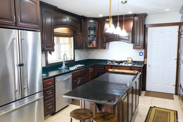 $610,000 | 4627 South 50 East, Huntingburg, IN 47542