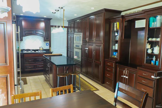 $610,000 | 4627 South 50 East, Huntingburg, IN 47542