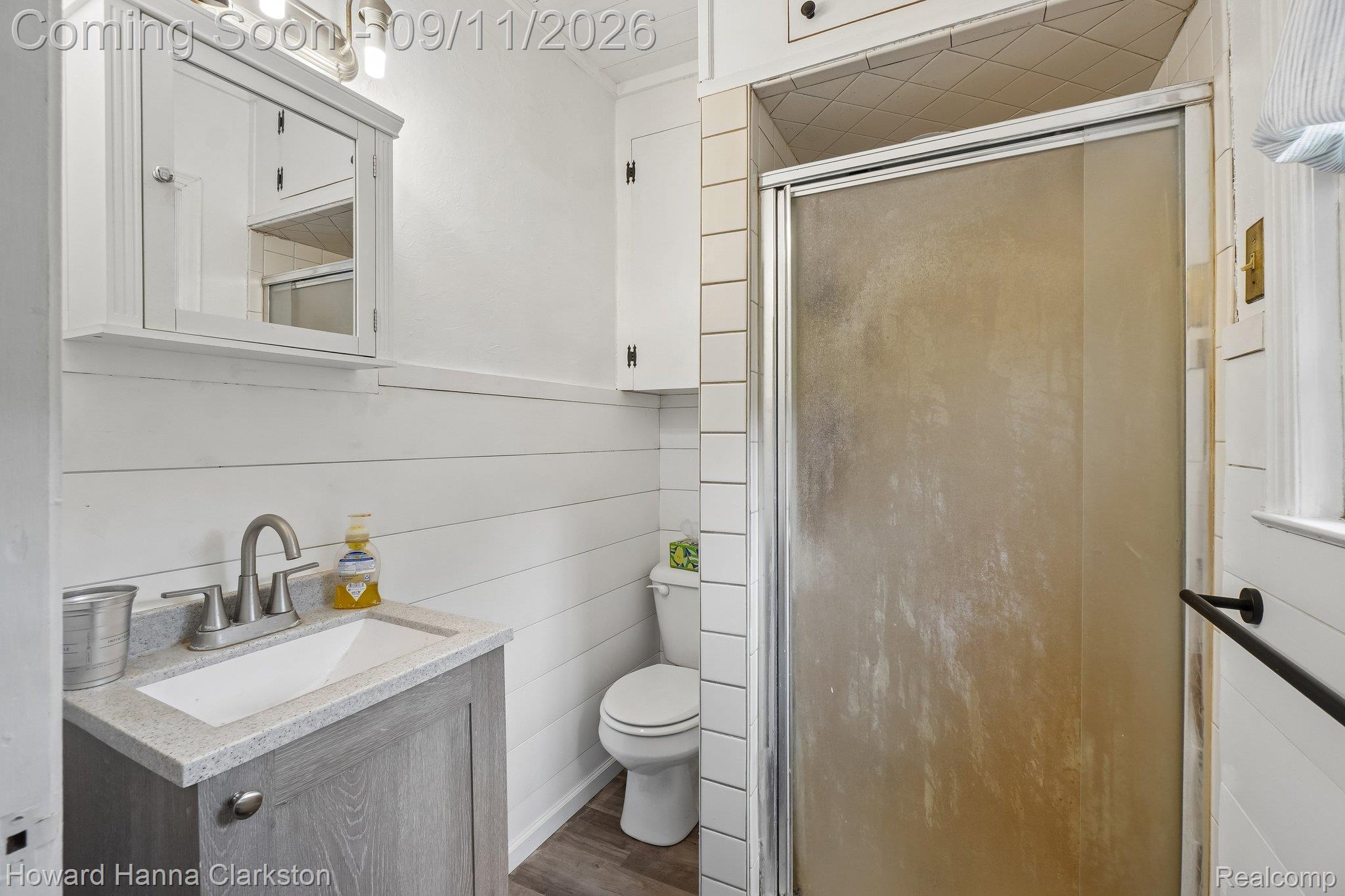 8301 Foster Road Clarkston, MI 48346 - Photo 21 of 41 Primary bath with with walk-in shower.