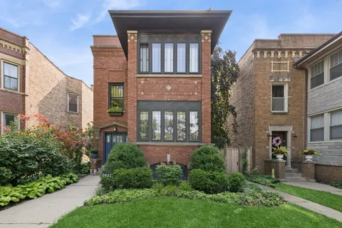 $1,200,000 | 3821 North Hamlin Avenue, Chicago, IL 60618