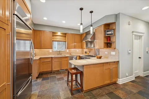 $1,200,000 | 3821 North Hamlin Avenue, Chicago, IL 60618