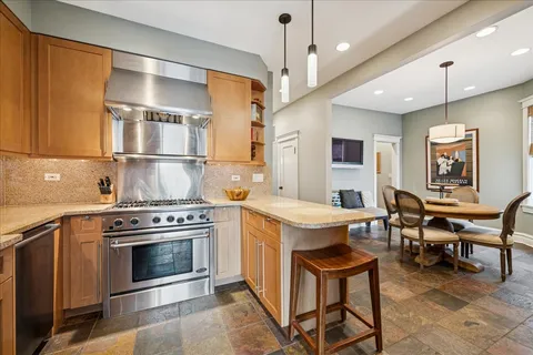 $1,200,000 | 3821 North Hamlin Avenue, Chicago, IL 60618