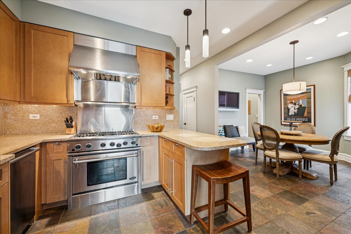 3821 North Hamlin Avenue Chicago, IL 60618 - Photo 16 of 41