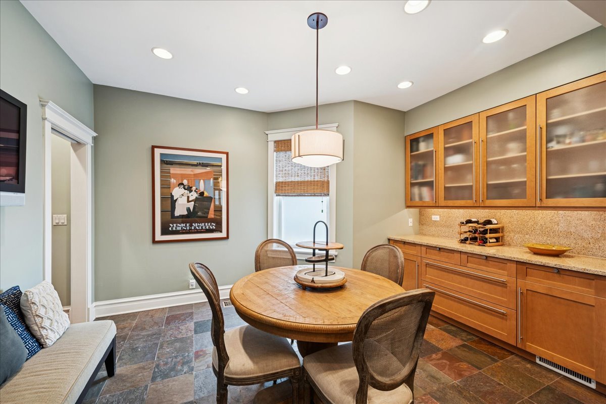 3821 North Hamlin Avenue Chicago, IL 60618 - Photo 17 of 41