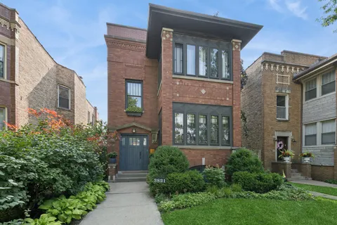 $1,200,000 | 3821 North Hamlin Avenue, Chicago, IL 60618