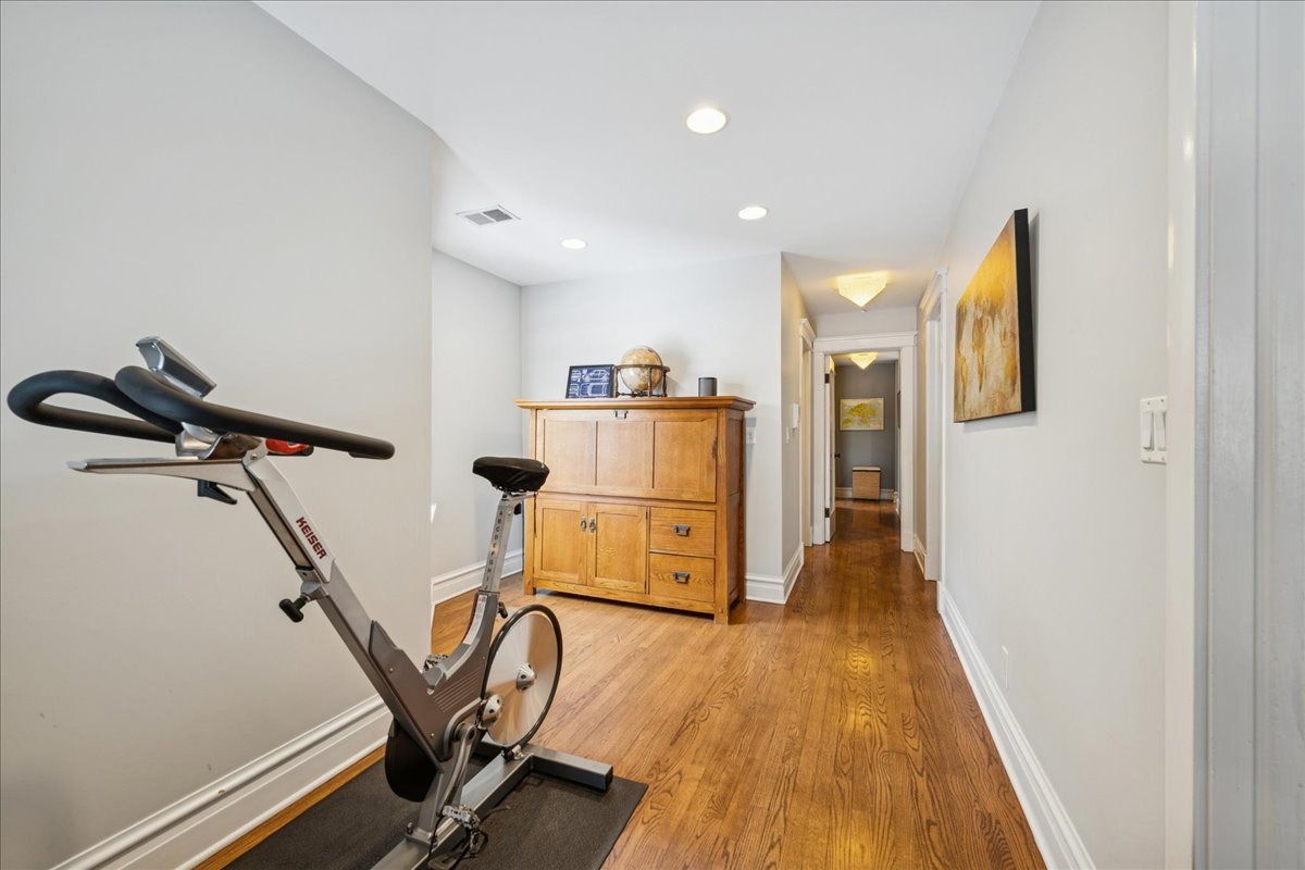 3821 North Hamlin Avenue Chicago, IL 60618 - Photo 24 of 41