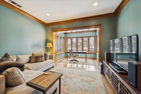 $1,200,000 | 3821 North Hamlin Avenue, Chicago, IL 60618