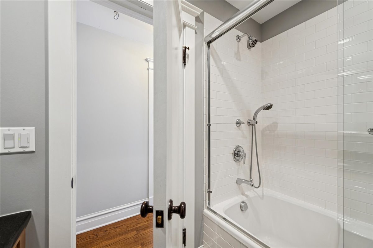 3821 North Hamlin Avenue Chicago, IL 60618 - Photo 33 of 41