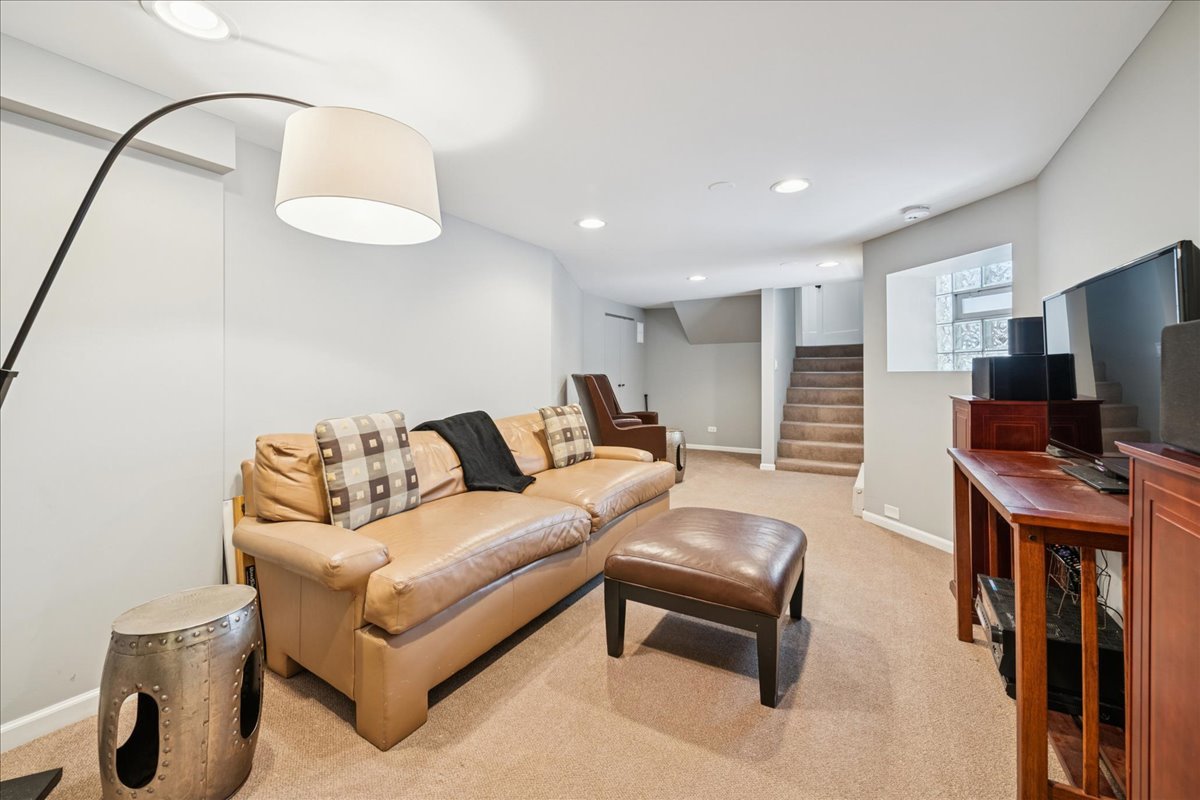 3821 North Hamlin Avenue Chicago, IL 60618 - Photo 35 of 41