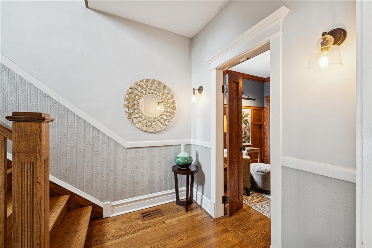 3821 North Hamlin Avenue Chicago, IL 60618 - Photo 5 of 41