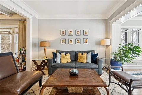 $1,200,000 | 3821 North Hamlin Avenue, Chicago, IL 60618