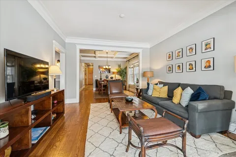 $1,200,000 | 3821 North Hamlin Avenue, Chicago, IL 60618