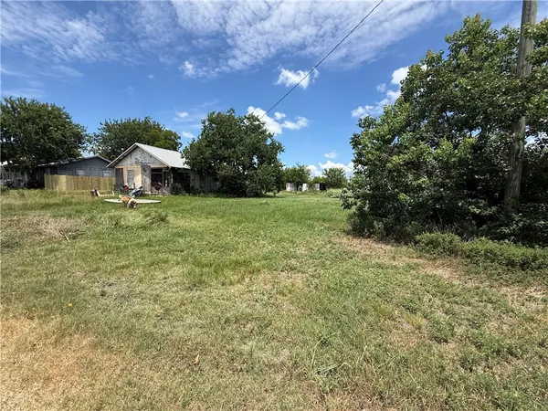 $8,000,000 | 7160 Commerce Street, Iola, TX 77861
