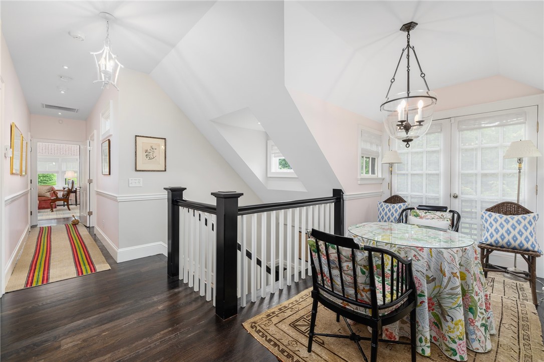 33 Beacon Hill Road Newport, RI 02840 - Photo 8 of 34