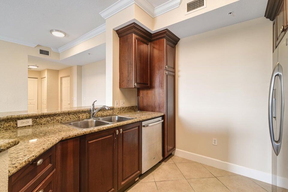 1660 Renaissance Commons Boulevard, Unit 2407 Boynton Beach, FL 33426 - Photo 3 of 31 20240318155003230068000000-o