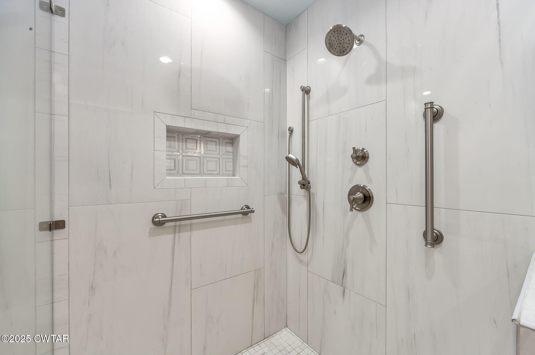 119 Bascom Road Jackson, TN 38305 - Photo 18 of 49 a bathroom with a shower