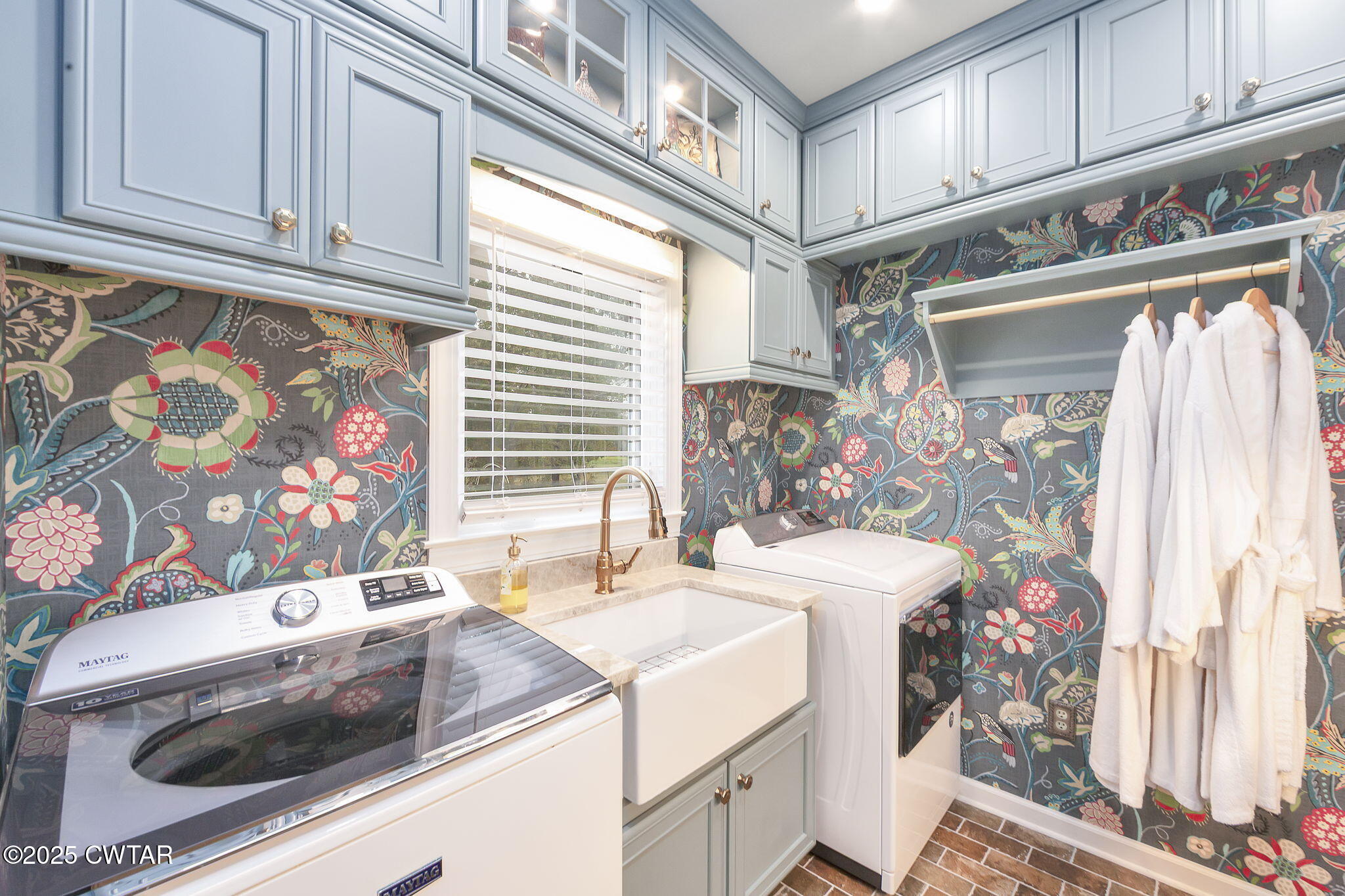 119 Bascom Road Jackson, TN 38305 - Photo 32 of 49 a bathroom with a sink and a mirror