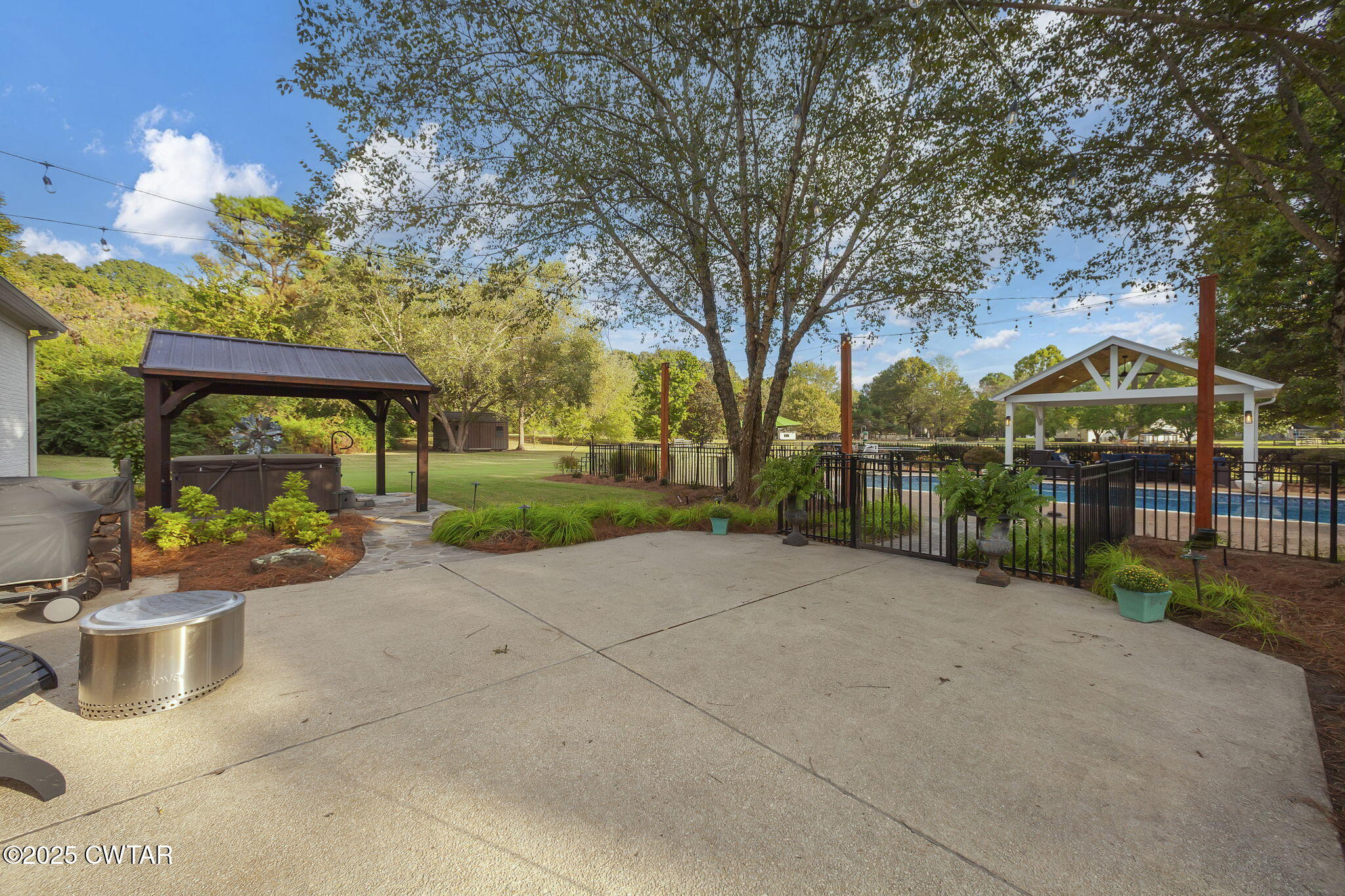 119 Bascom Road Jackson, TN 38305 - Photo 39 of 49 a view of a park with iron fence