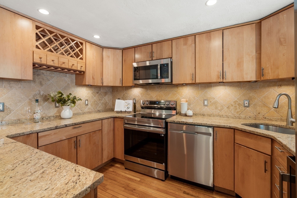 25 Shadow Road Melrose, MA 02176 - Photo 13 of 42