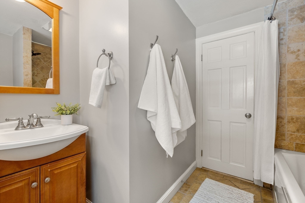 25 Shadow Road Melrose, MA 02176 - Photo 16 of 42