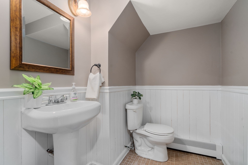 25 Shadow Road Melrose, MA 02176 - Photo 34 of 42