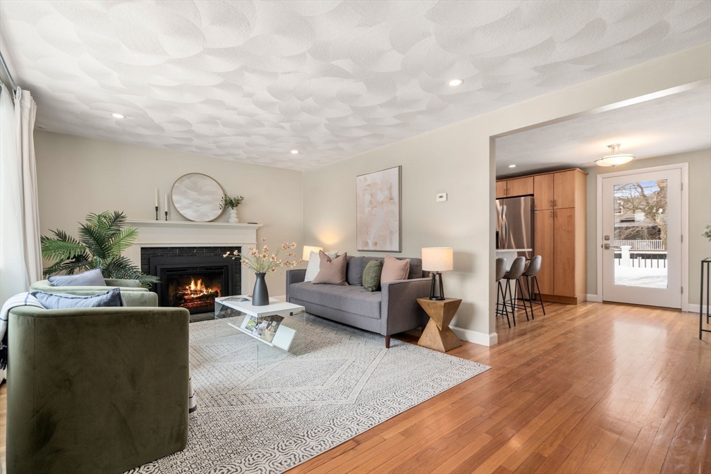 25 Shadow Road Melrose, MA 02176 - Photo 4 of 42