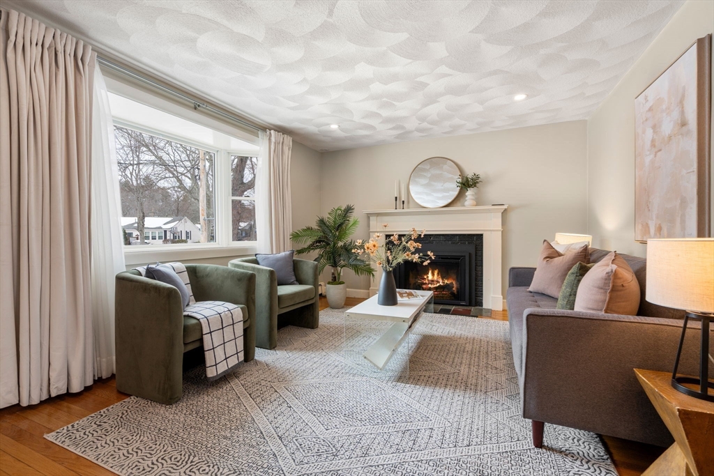 25 Shadow Road Melrose, MA 02176 - Photo 6 of 42