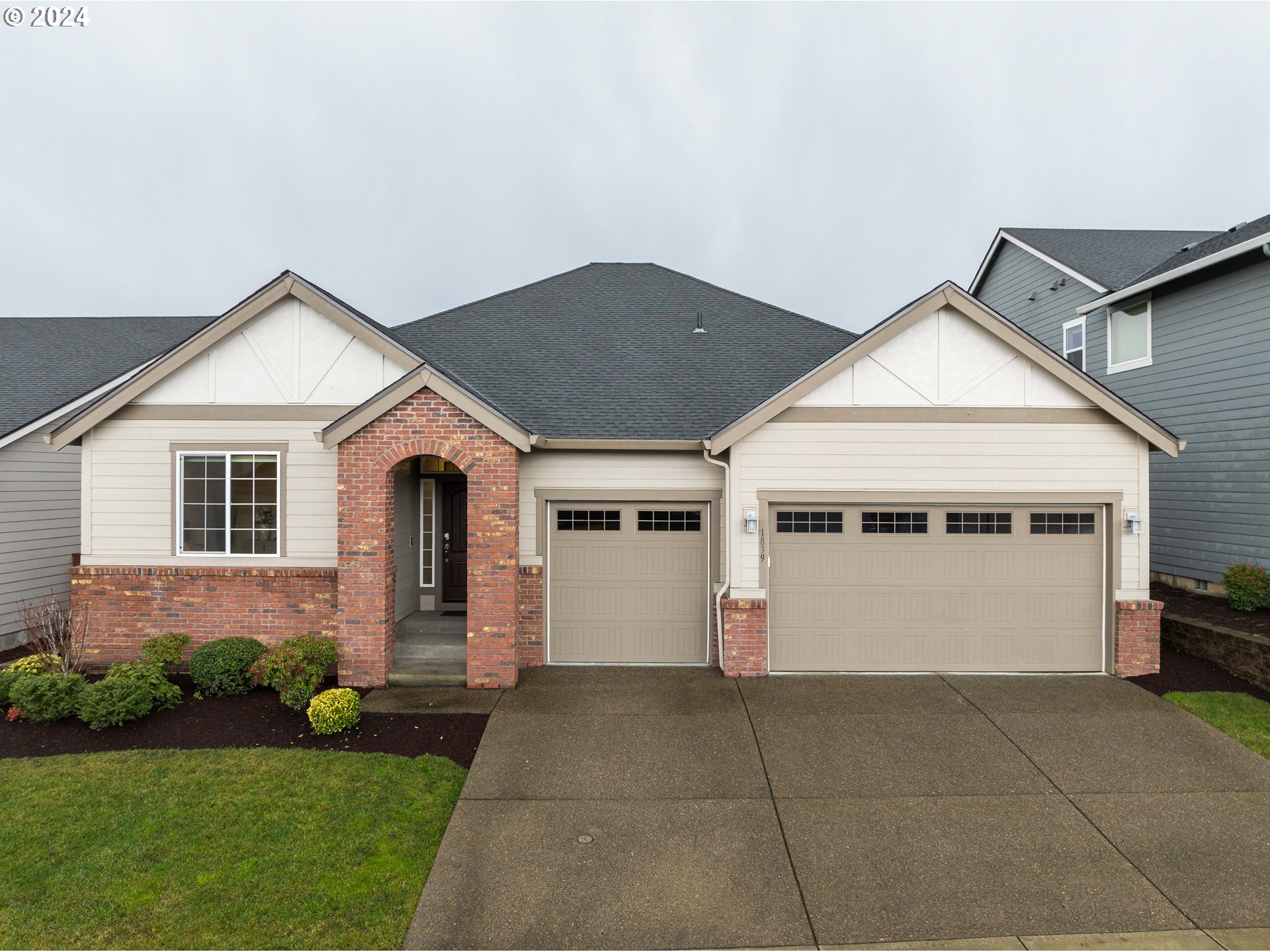 1839 South 47th Place Ridgefield, WA 98642 - Photo 1 of 40 a view of house with garden
