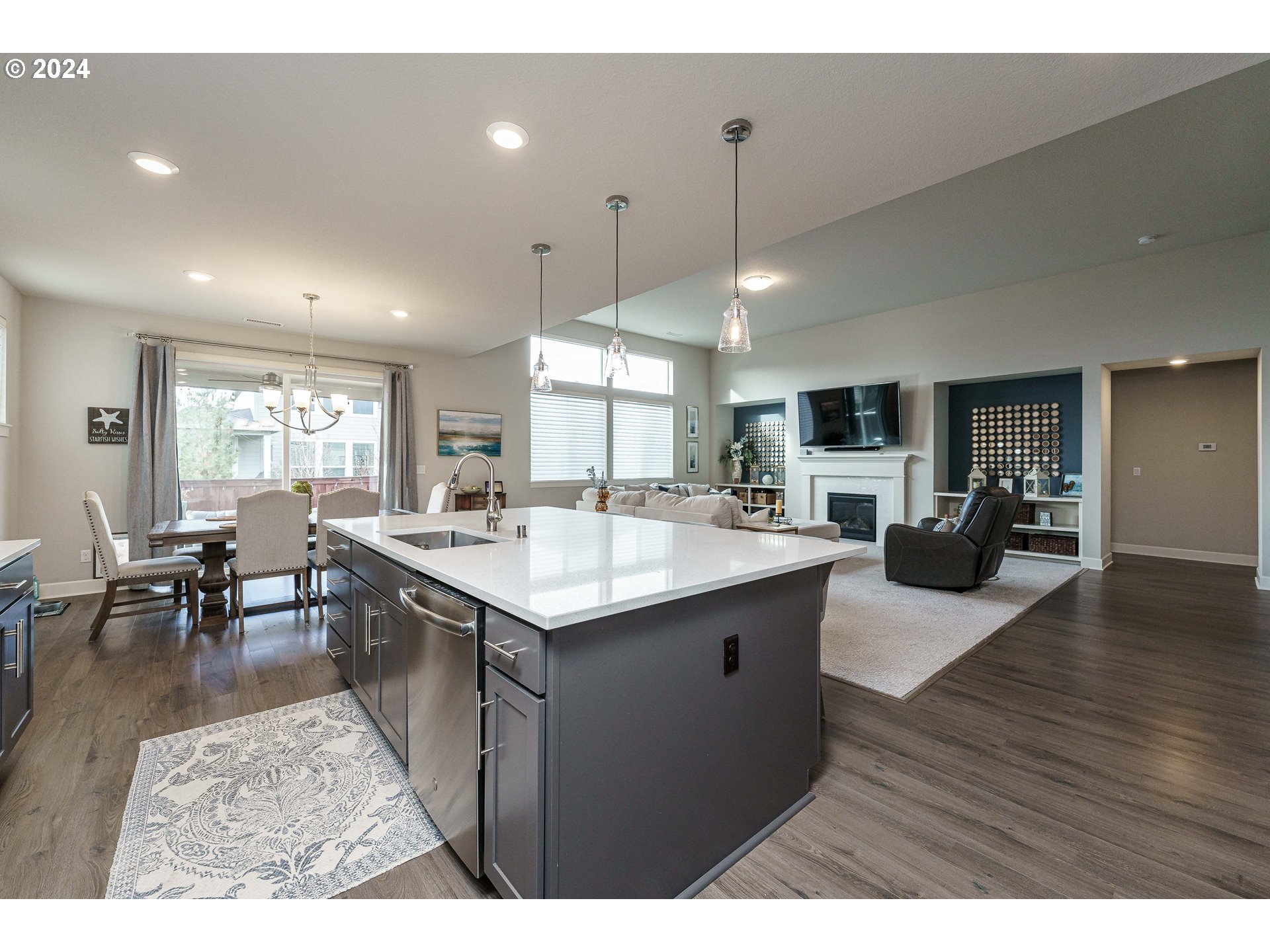 1839 South 47th Place Ridgefield, WA 98642 - Photo 24 of 40 a kitchen with lots of counter top space