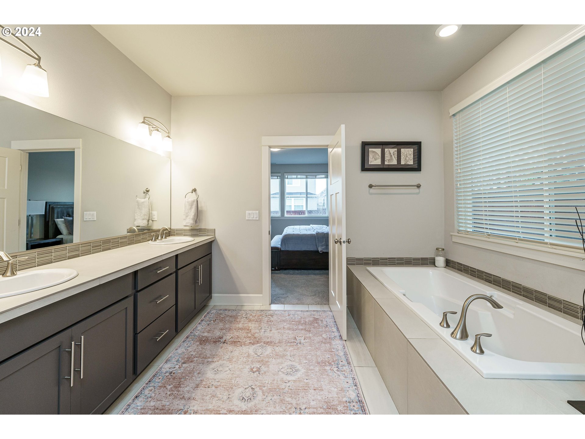 1839 South 47th Place Ridgefield, WA 98642 - Photo 29 of 40 a bathroom with a sink a bathtub and window