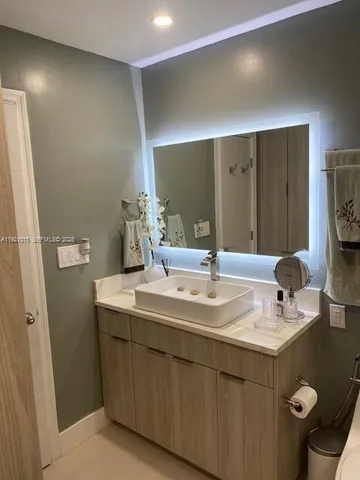 $6,900 | 428 North Crescent Drive, Hollywood, FL 33021