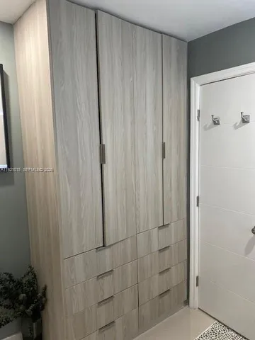 $6,900 | 428 North Crescent Drive, Hollywood, FL 33021