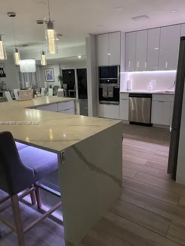 $6,900 | 428 North Crescent Drive, Hollywood, FL 33021