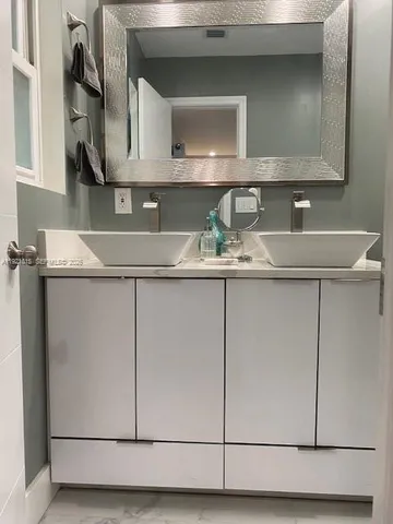 $6,900 | 428 North Crescent Drive, Hollywood, FL 33021