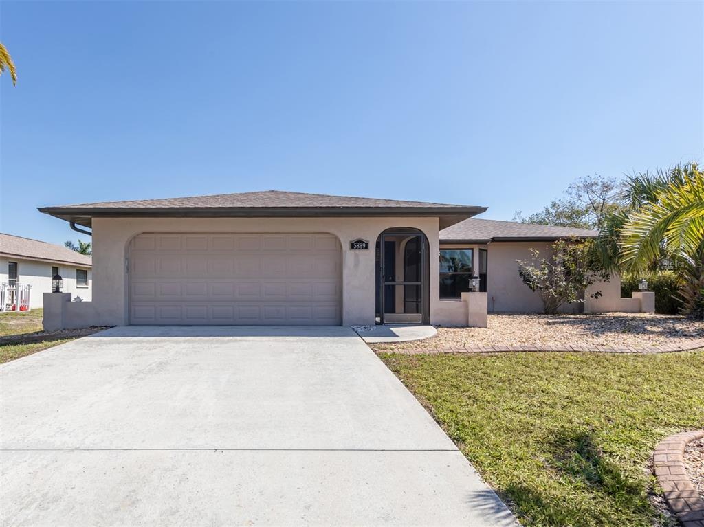 Your chance to own a lovely home in Gulf View Estates! Close to shopping, beaches, golf, pickleball, boating.