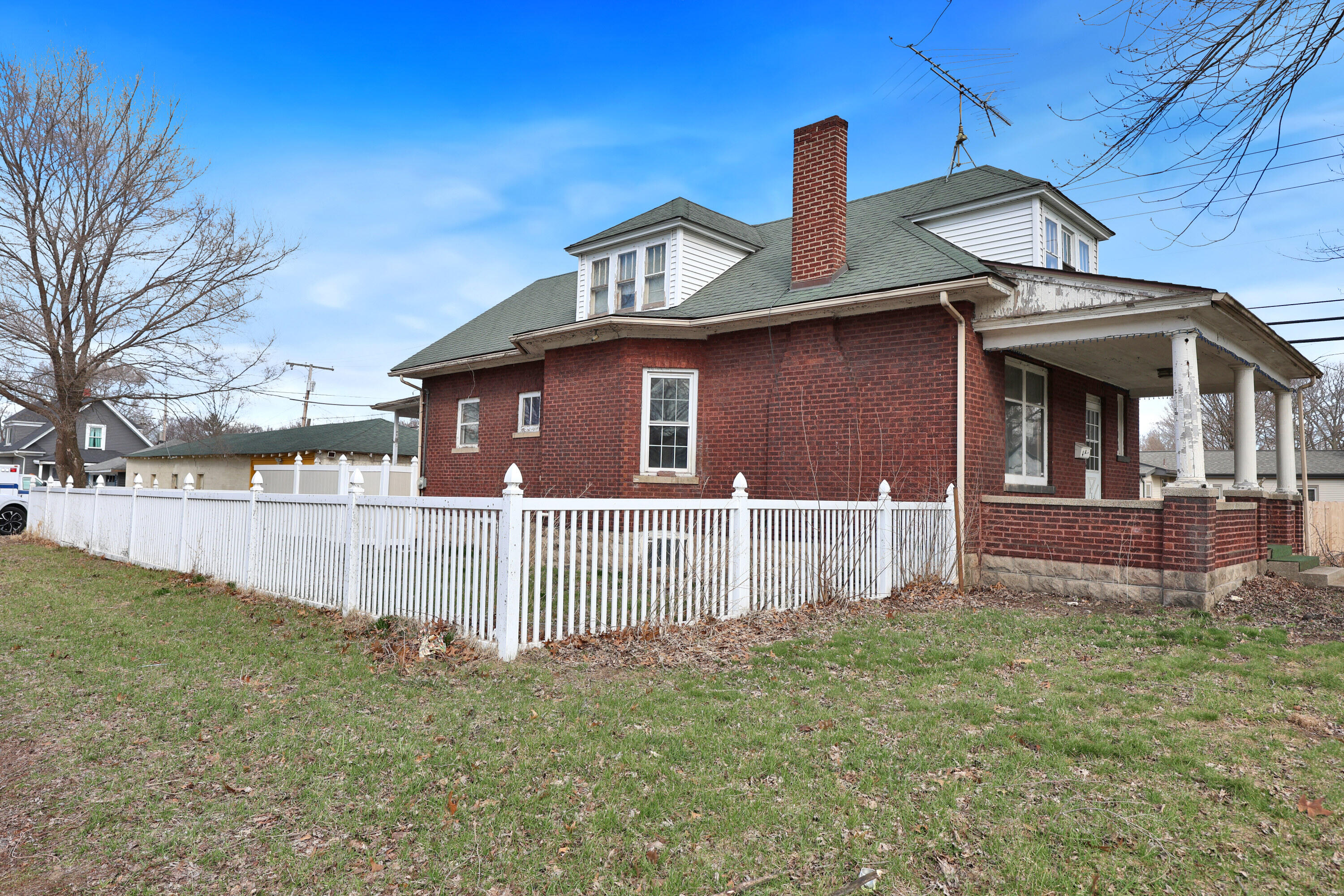 112 South Indiana Street Hobart, IN 46342 - Photo 4 of 25 a front view of house with yard
