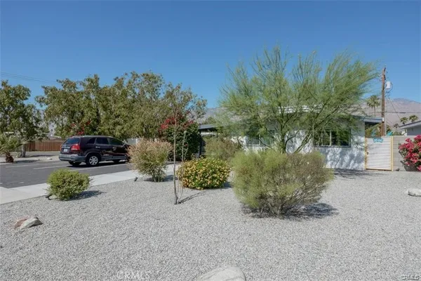 $1,750 | 587 El Placer Road, Palm Springs, CA 92264