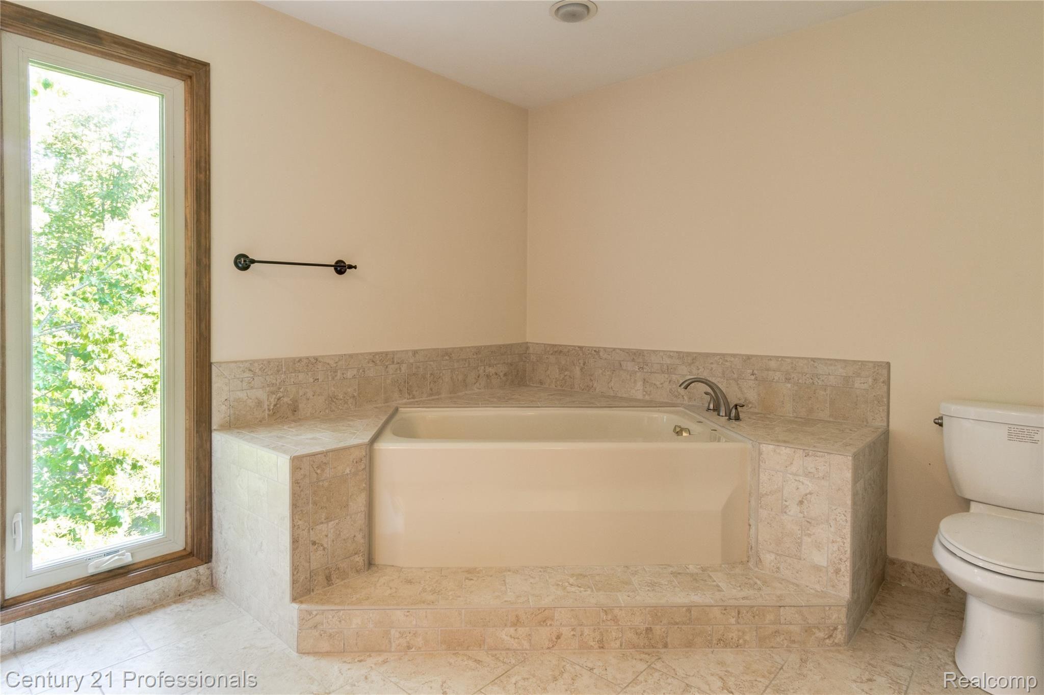 1059 Stony Pointe Boulevard Rochester, MI 48307 - Photo 63 of 74 Interiors (53 of 67).jpg