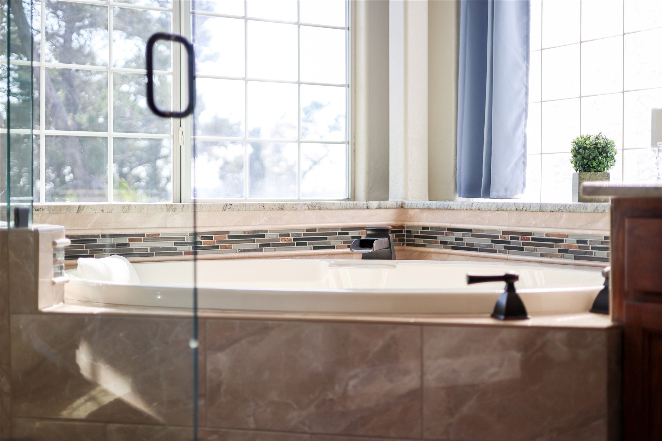 18607 White Rim Trail Jonestown, TX 78645 - Photo 22 of 40 Full bathroom featuring a bath