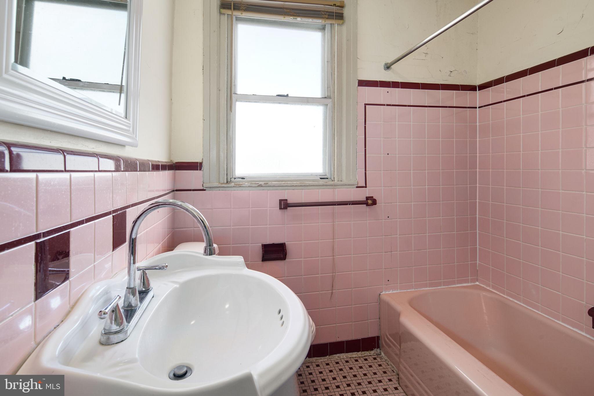 7501 Parkview Road Upper Darby, PA 19082 - Photo 16 of 28