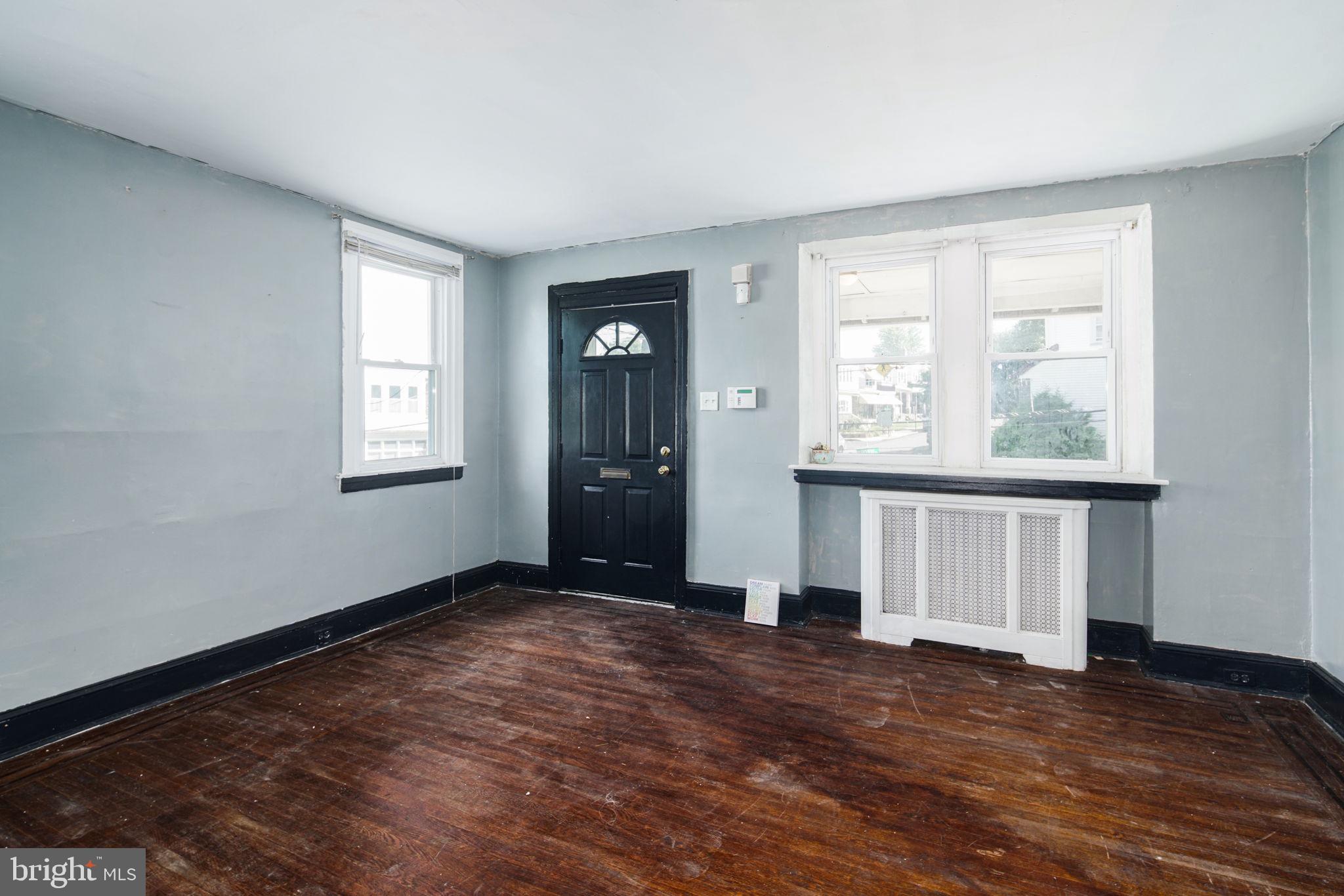 7501 Parkview Road Upper Darby, PA 19082 - Photo 4 of 28