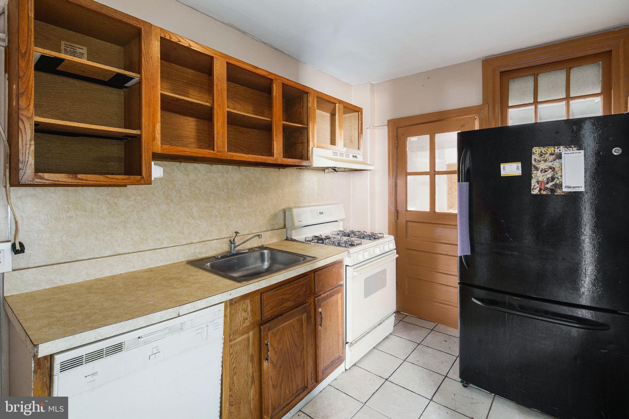 7501 Parkview Road Upper Darby, PA 19082 - Photo 7 of 28