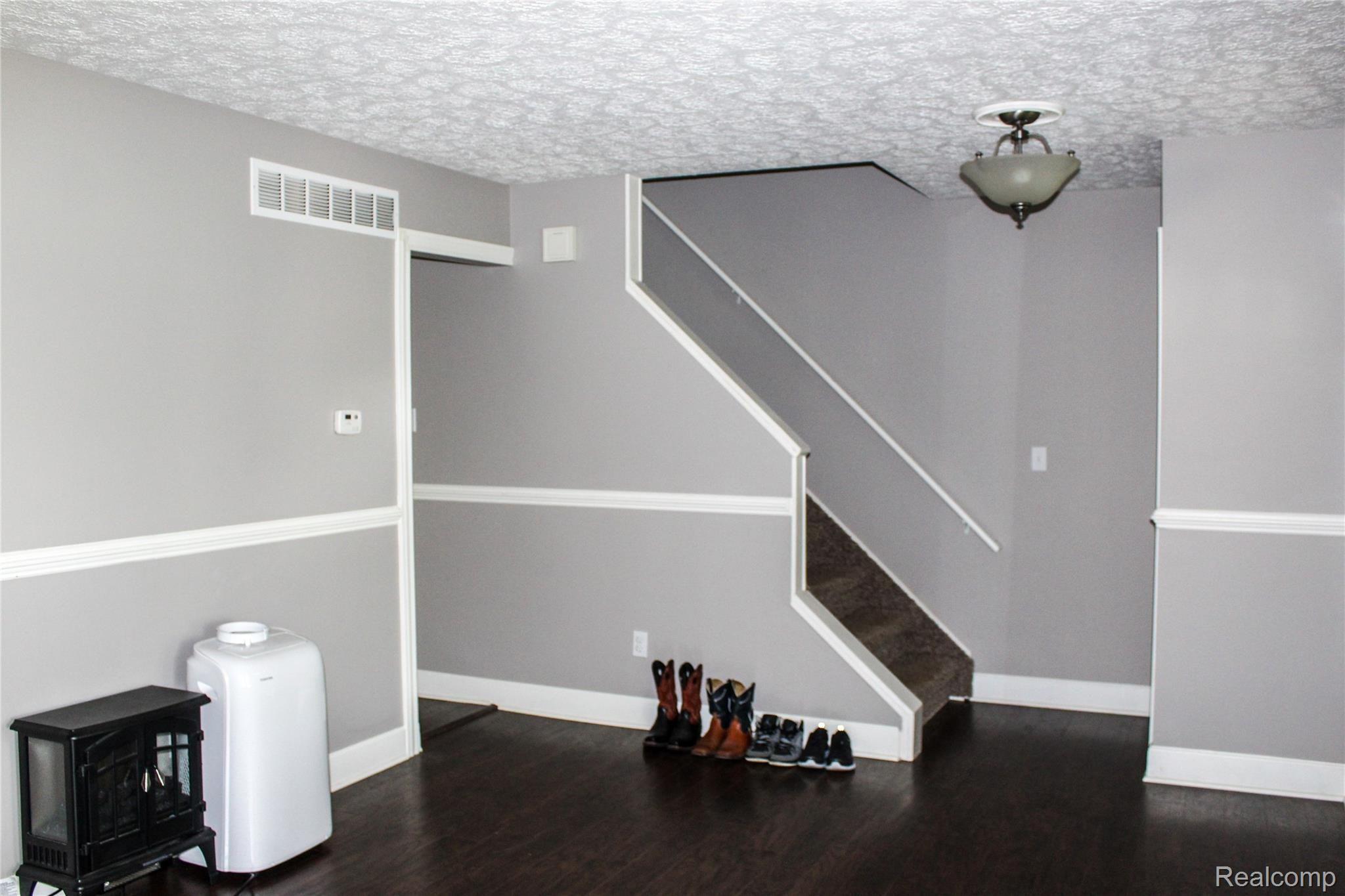 739 Meadowlake Road Canton, MI 48188 - Photo 4 of 44 Living Room 2.jpg