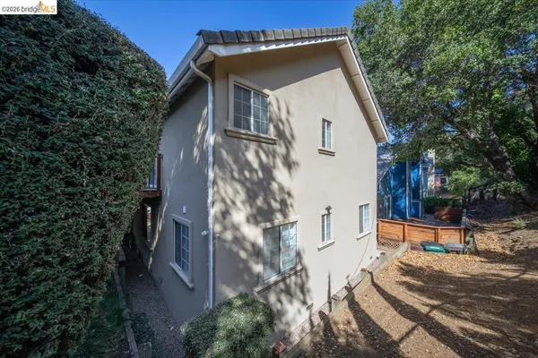 $1,395,000 | 9400 Mountain Boulevard, Oakland, CA 94605